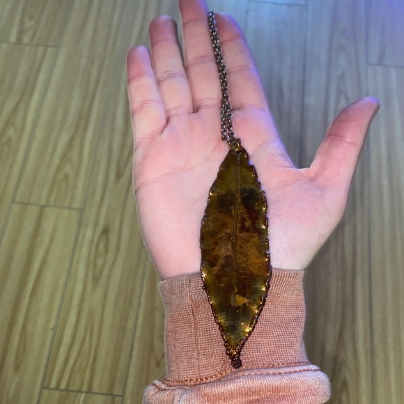 Jewelry - Artistic Leaf Pendant Necklace